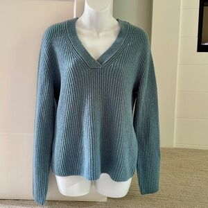 VINCE Dusty Blue Fisherman Knit V-Neck Sweater Sz S NWT $425!!